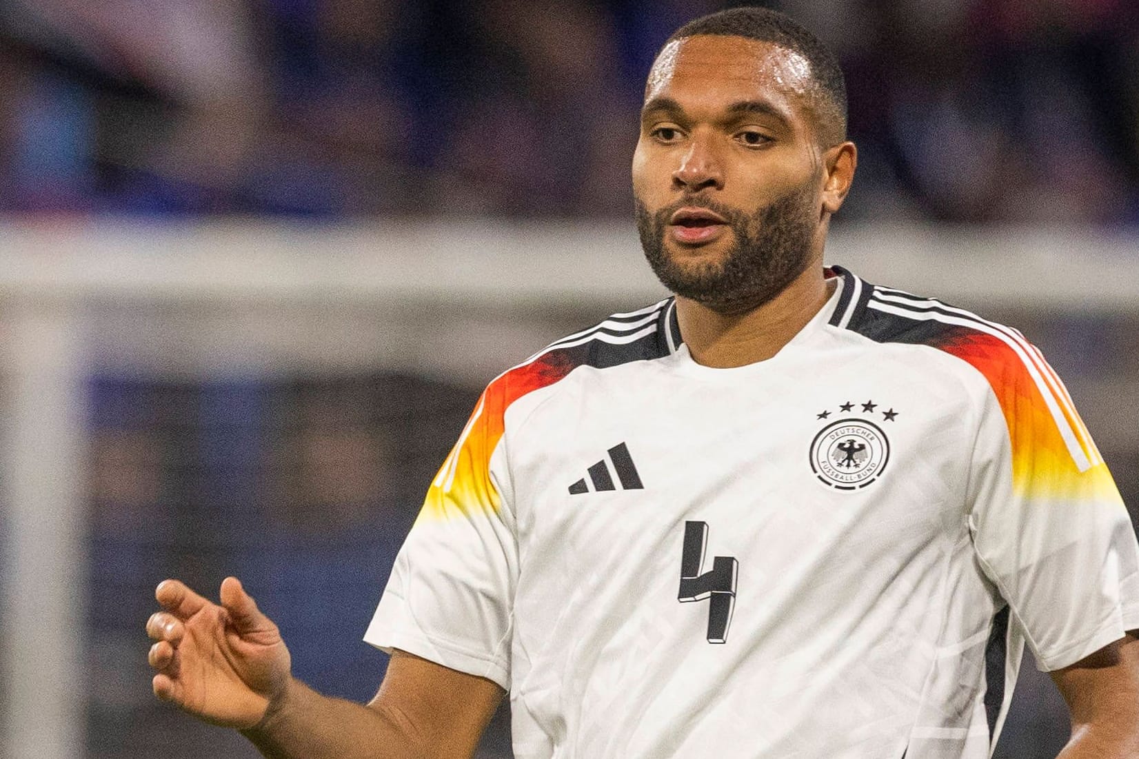 Jonathan Tah: Der Nationalspieler trägt beim DFB die Rückennummer 4. Die 44 können Fans nun nicht mehr kaufen.