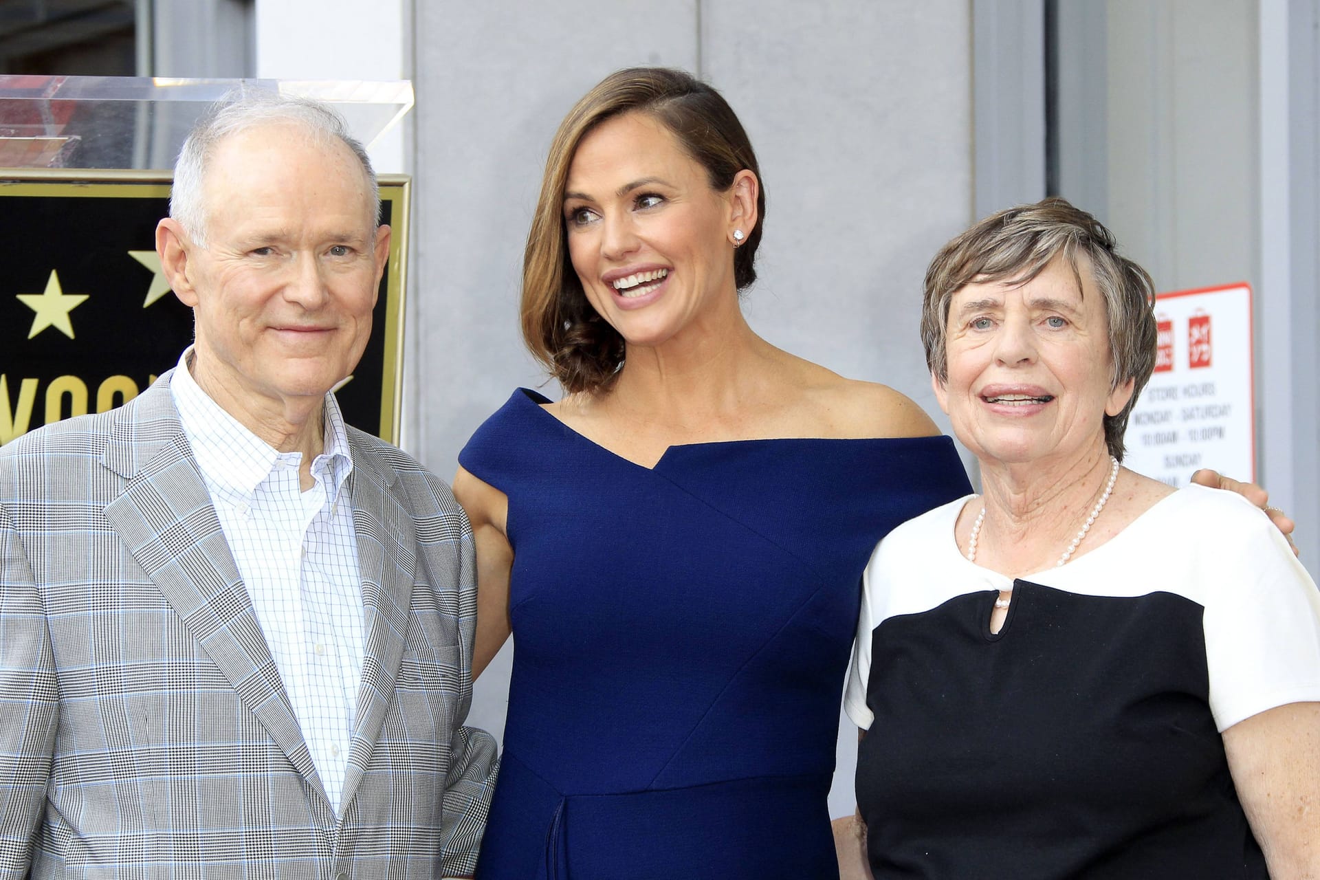 Jennifer Garner mit ihren Eltern William John und Patricia Ann Garner: Die Familie betrauert einen Verlust.