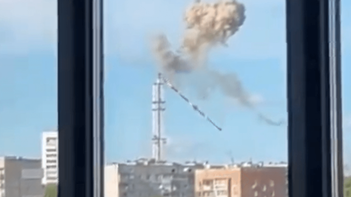 Eingestürzter Fernsehturm in Charkiw: Laut ukrainischen Angaben wurde der Turm von Russland angegriffen.