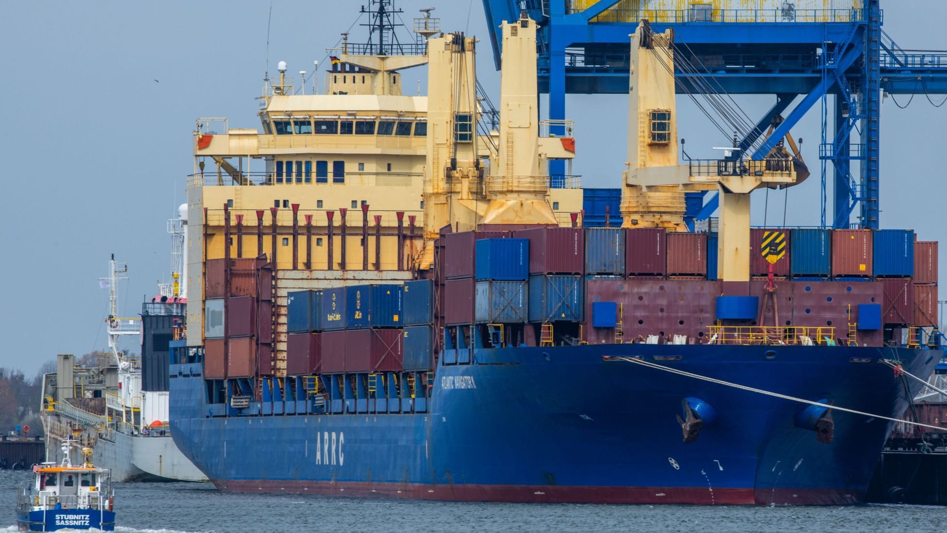 Zoll in Rostock setzt Frachter aus Russland wegen sanktionierter Güter fest