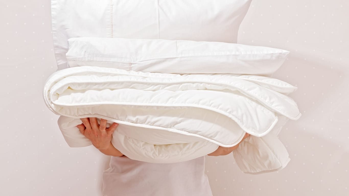 Federbetten: Tauschen Sie Ihre Bettdecken und Kissen nach einiger Zeit aus.