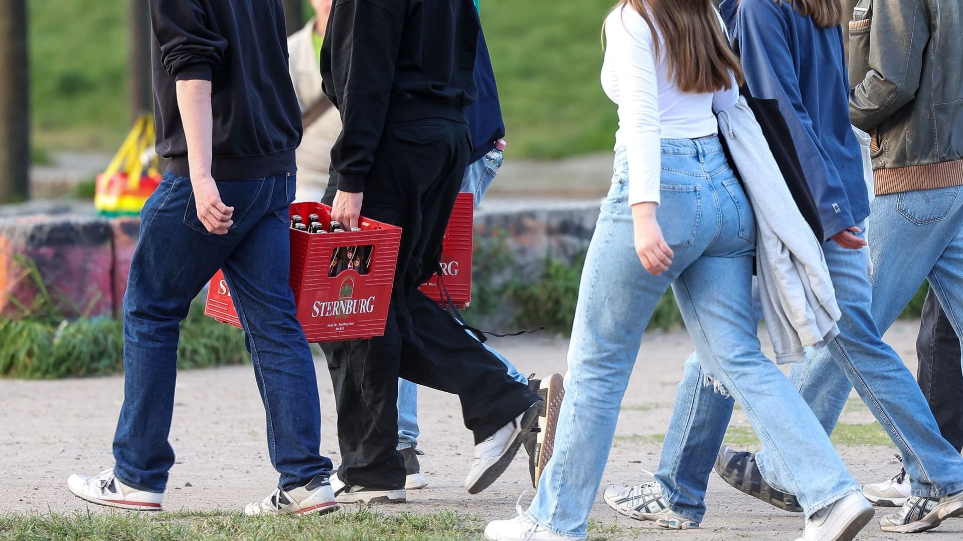 Jugendliche mit Alkohol