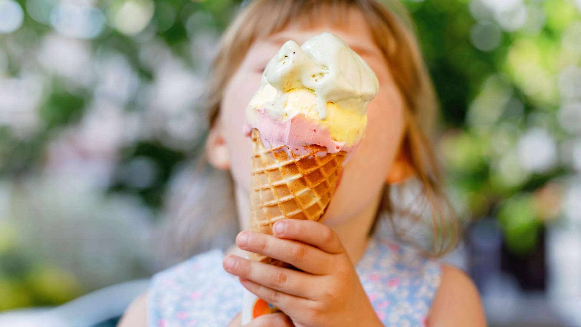 Eistüte (Symbolbild): In Hannover heißt es vielen Läden wieder "In der Waffel oder im Becher?".