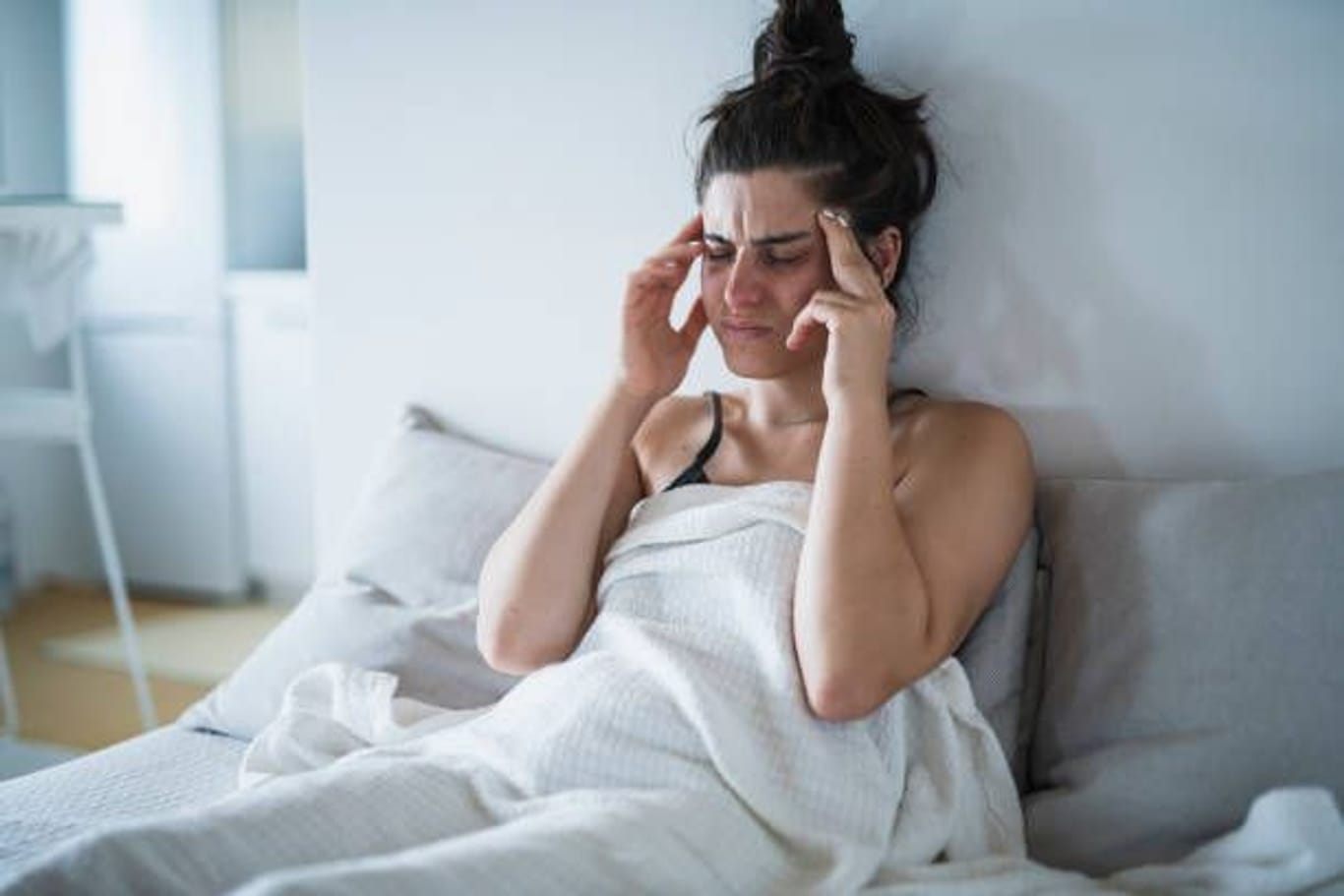 Deutlich mehr Frauen als Männer leiden unter Migräne, auch ihr Schlaganfall-Risiko im jüngeren Alter ist höher.