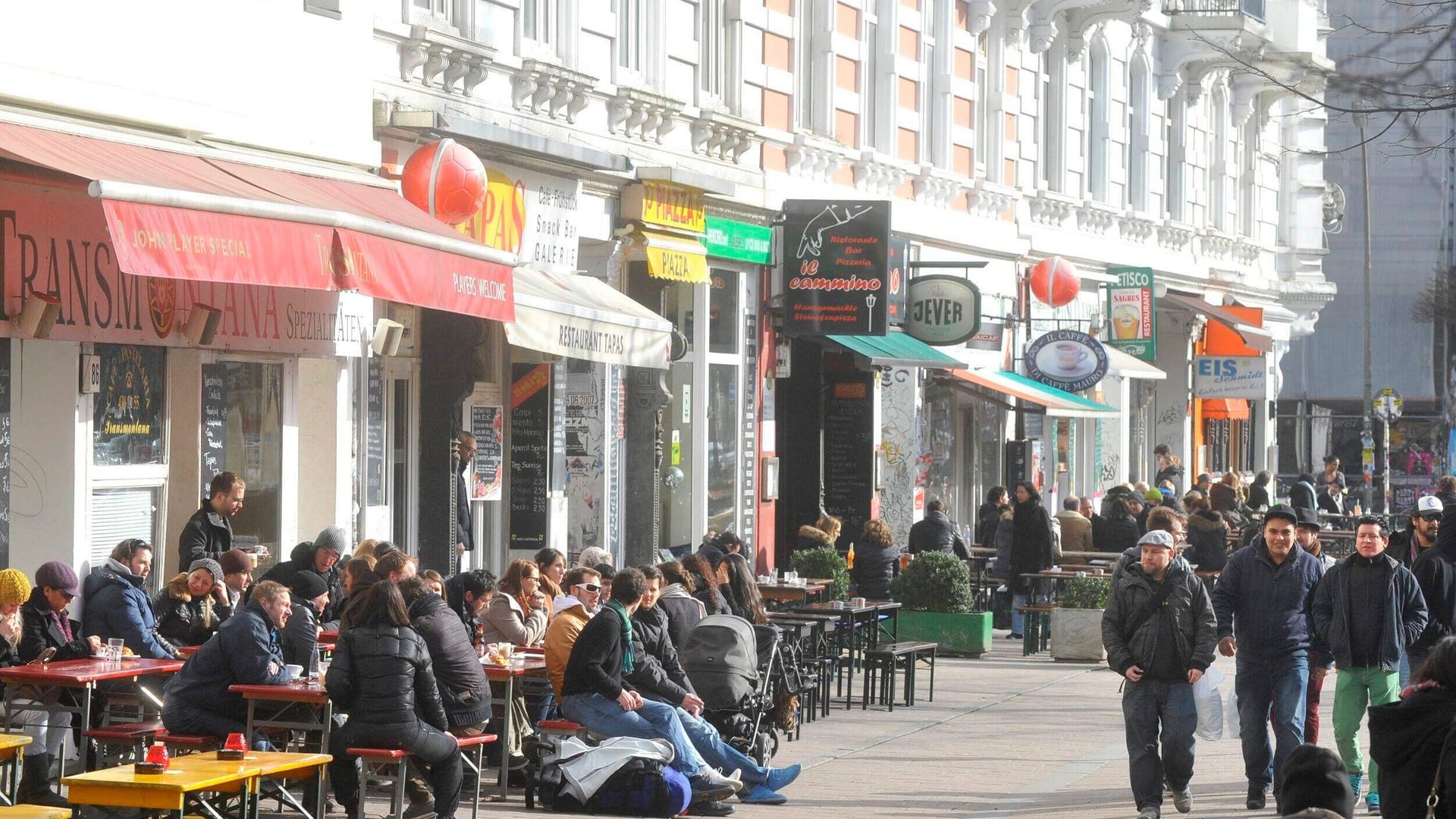 Außengastronomie in Hamburg (Symbolbild): In Eimsbüttel kommt es vermehrt zu Beschwerden. Außengastronomie in Hamburg (Symbolbild): In Eimsbüttel kommt es vermehrt zu Beschwerden.