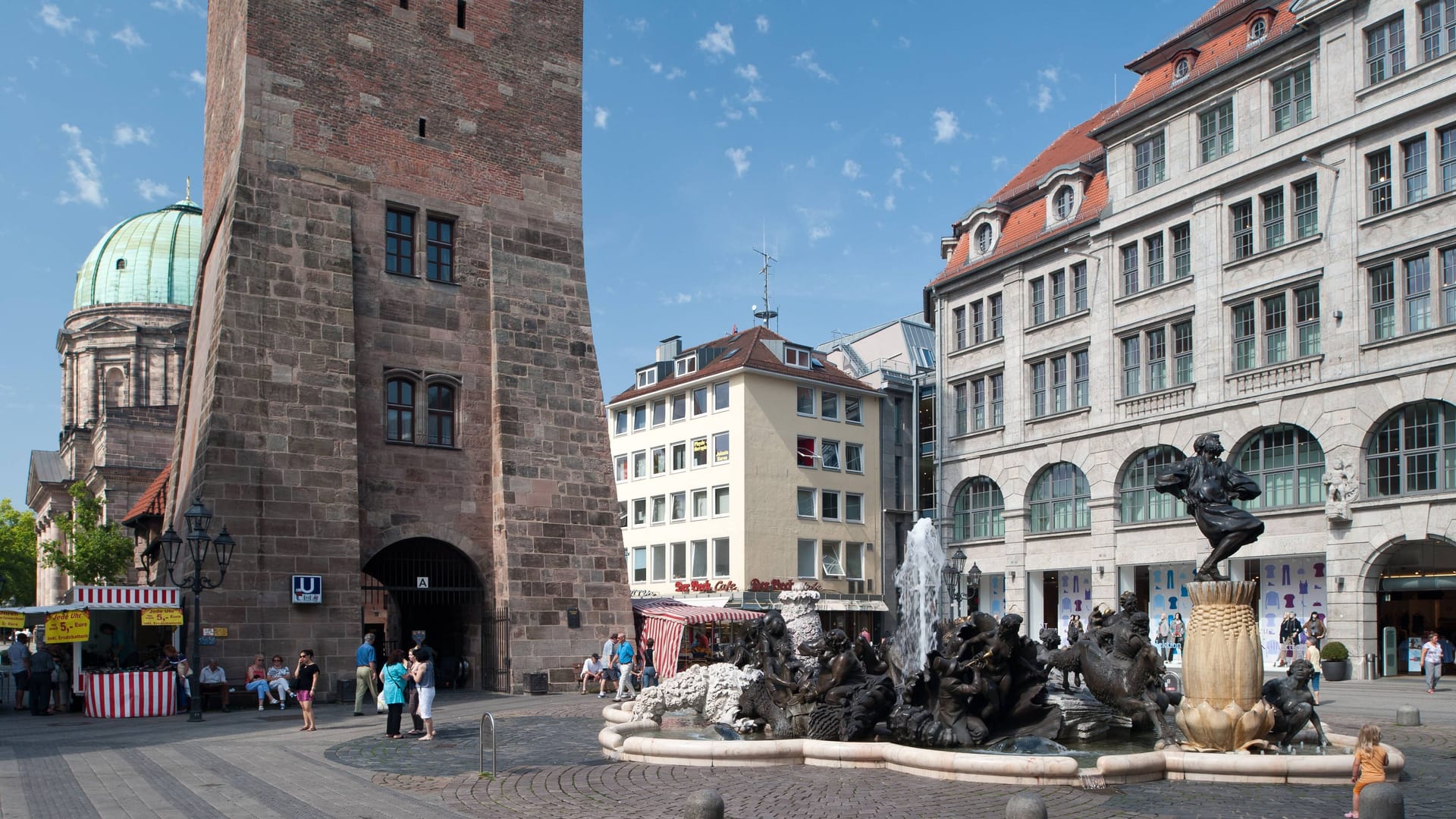 Der Ludwigsplatz mit dem Ehekarussell: Ein Laden soll hier – am Beginn der Breiten Gasse – bald schon ausziehen.