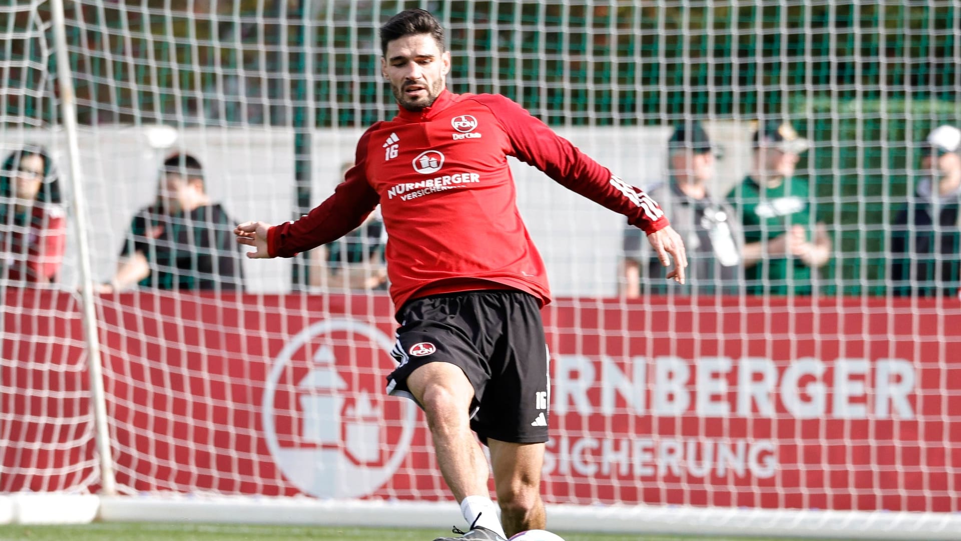 Christopher Schindler im Wintertrainingslager in Marbella (Spanien): Ob der Innenverteidiger in dieser Saison überhaupt noch einmal zurückkehrt, ist unklar.