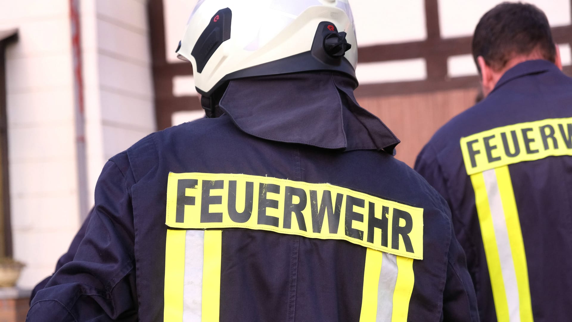 Feuerwehr im Einsatz (Symbolbild): Der Sachschaden beläuft sich auf rund vier Millionen Euro.