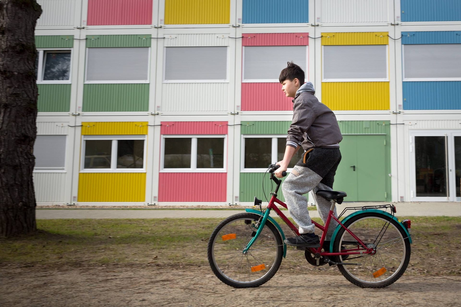 Kind in einer Geflüchtetenunterkunft (Archivbild): In Deutschland werden 2.005 geflüchtete Minderjährige vermisst.