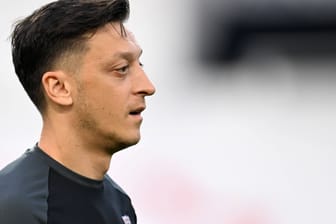 Mesut Özil: Der frühere Real-Spieler hat den FC Barcelona kritisiert.