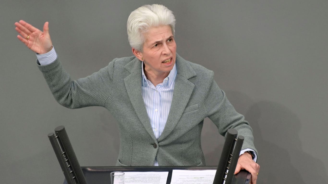Marie-Agnes Strack-Zimmermann bei einer Rede im Bundestag (Archivbild).