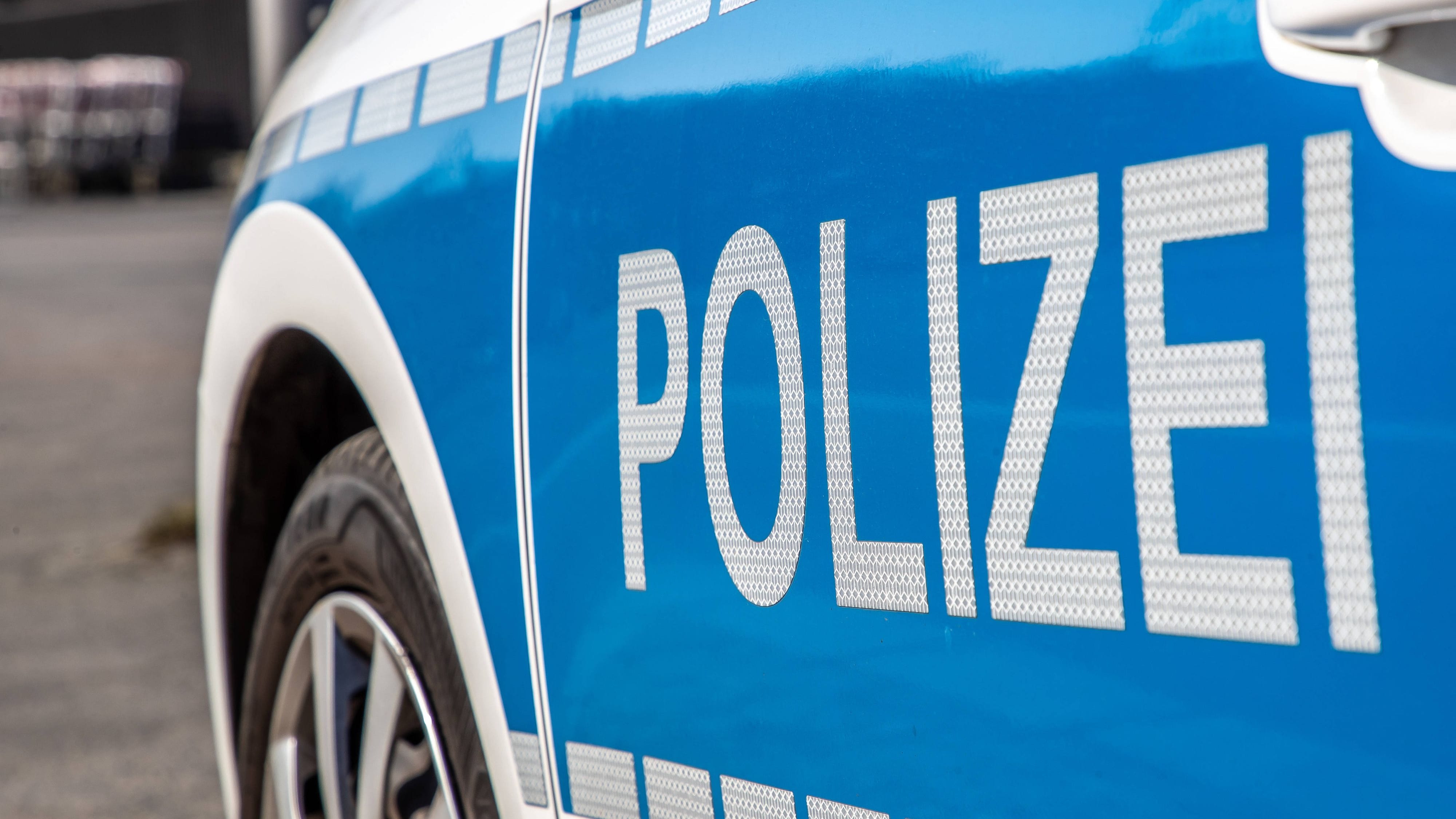 A1 bei Hamburg: Polizei schießt auf gestohlenen Porsche