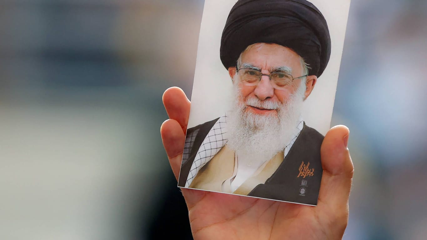 Irans geistlicher Führer, Ayatollah Ali Chamenei, hat seinem Volk Rache an Israel versprochen.