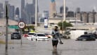 Dubai: Soviel Regen fällt dort sonst innerhalb eines Jahres nicht.