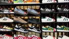 Jetzt ist der perfekte Zeitpunkt, um neue Schuhe zu kaufen: Heute sind verschiedene Sneaker von Adidas für Frauen und Männer bei Amazon reduziert. (Symbolbild)