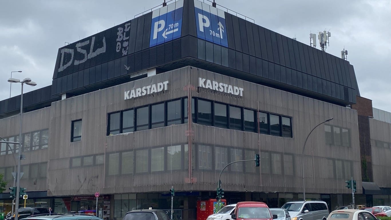 Karstadt-Gebäude am Leopoldplatz: Wie ein unverrückbarer Metallklotz.