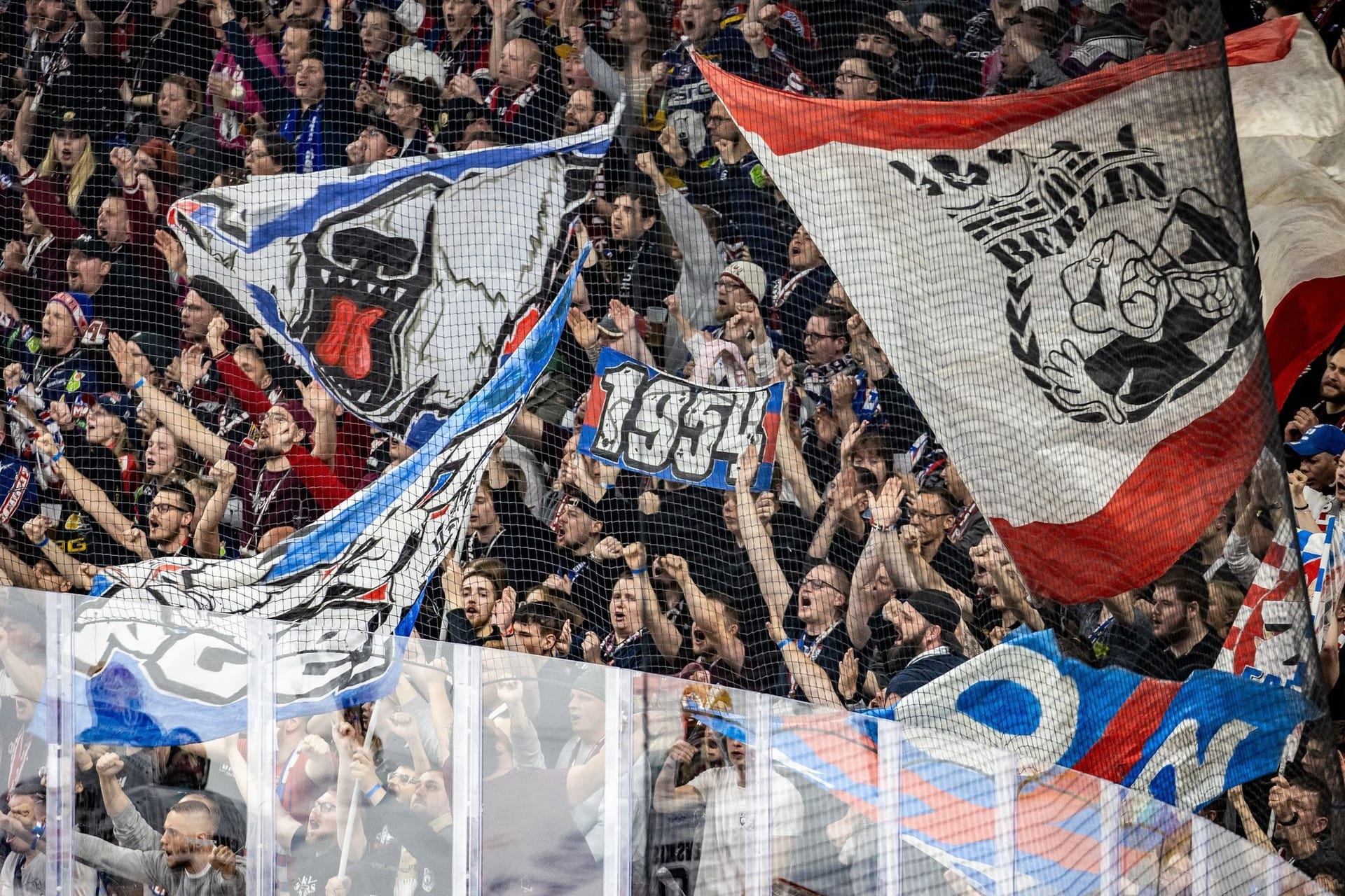 Fans der Eisbären Berlin