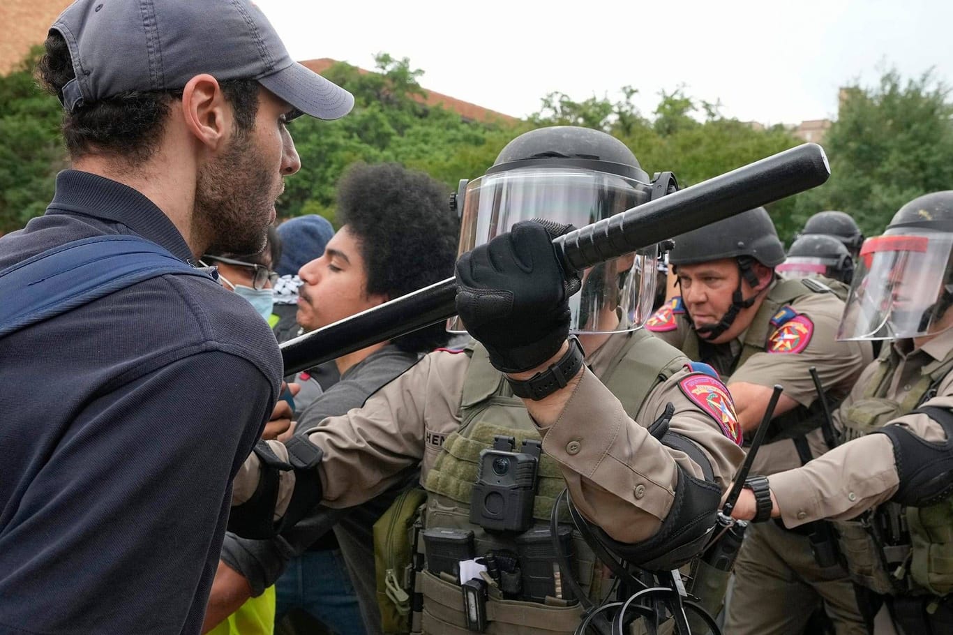 Austin, Texas: An der Universität von Texas kommt es zu Auseinandersetzungen zwischen Protestierenden und der Polizei.