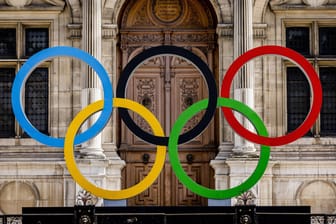 Die Olympischen Ringe: Das Großereignis findet 2024 in Paris statt.