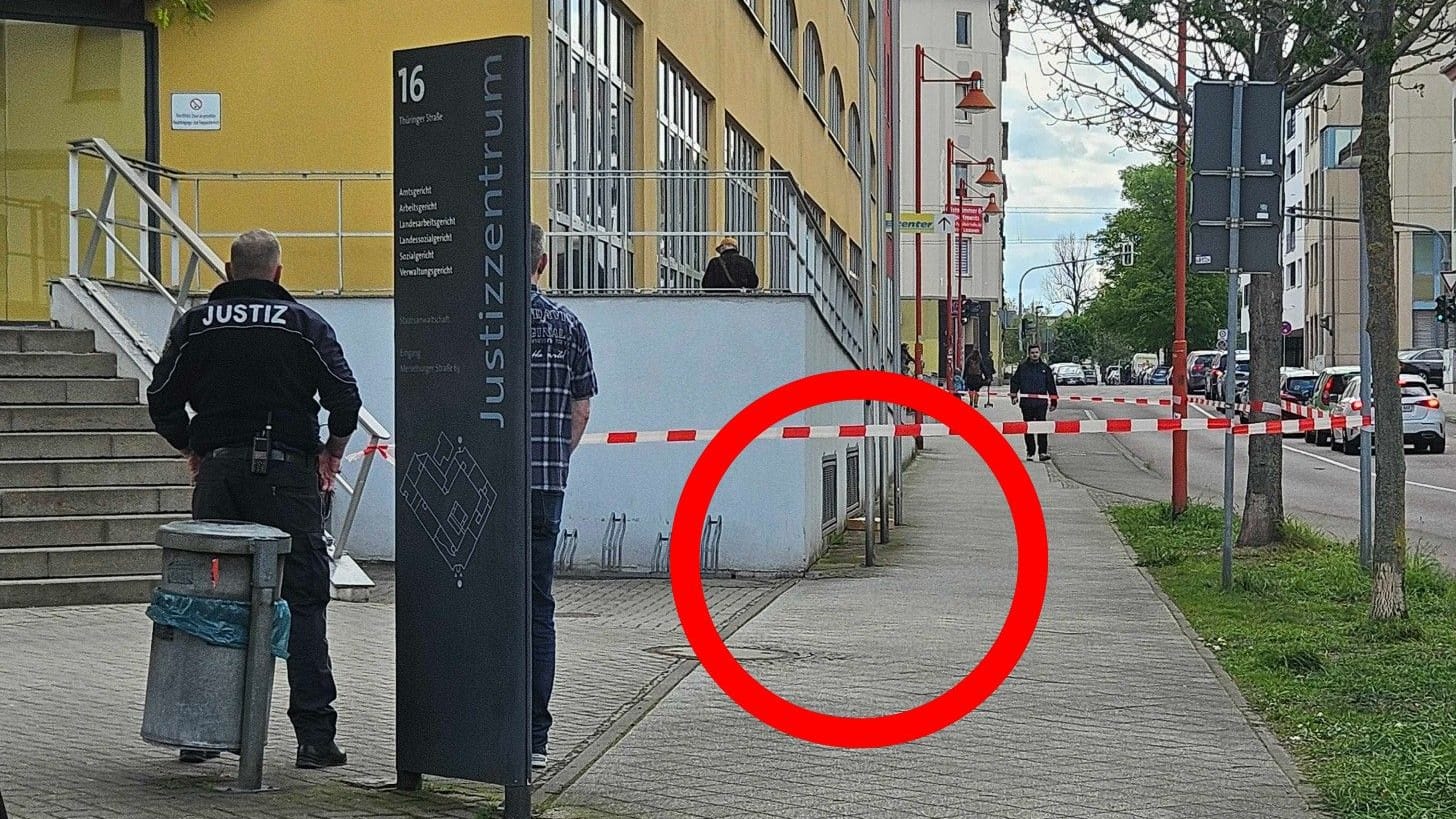 Verdächtiges Paket: Vor dem Justizzentrum wurde deshalb nach dem Höcke-Prozess abgesperrt.