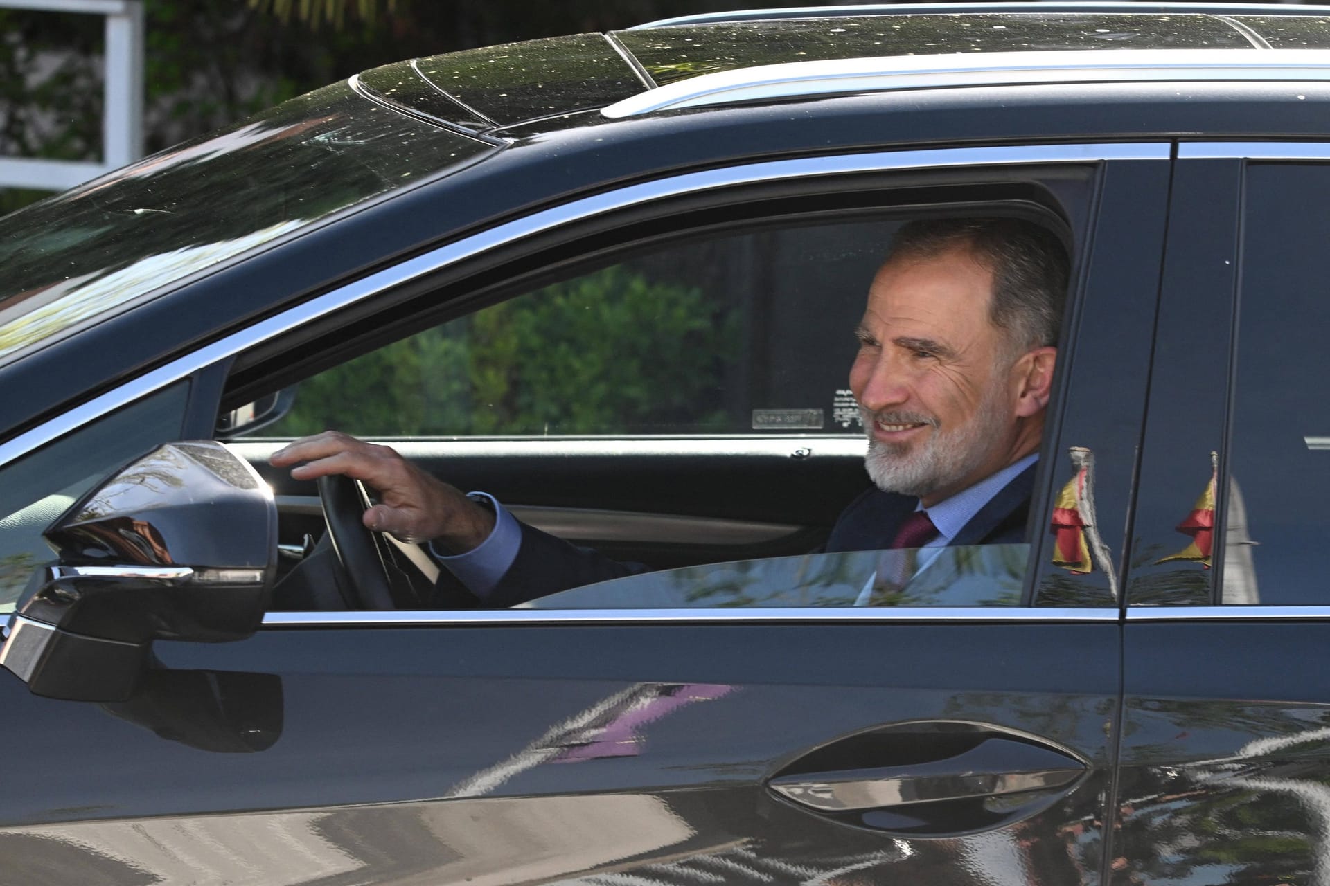 König Felipe VI.: Aus dem Auto heraus gibt er ein Update über den Gesundheitszustand seiner Mutter.