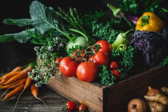 Vorsicht bei Darmerkrankungen: Rohes Gemüse ist zwar gesund, aber schwerer verdaulich als gekochtes.