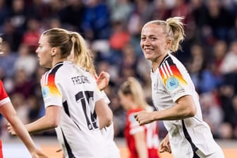 Lea Schüller (r.): Deutschland holte einen Zwei-Tore-Rückstand auf.