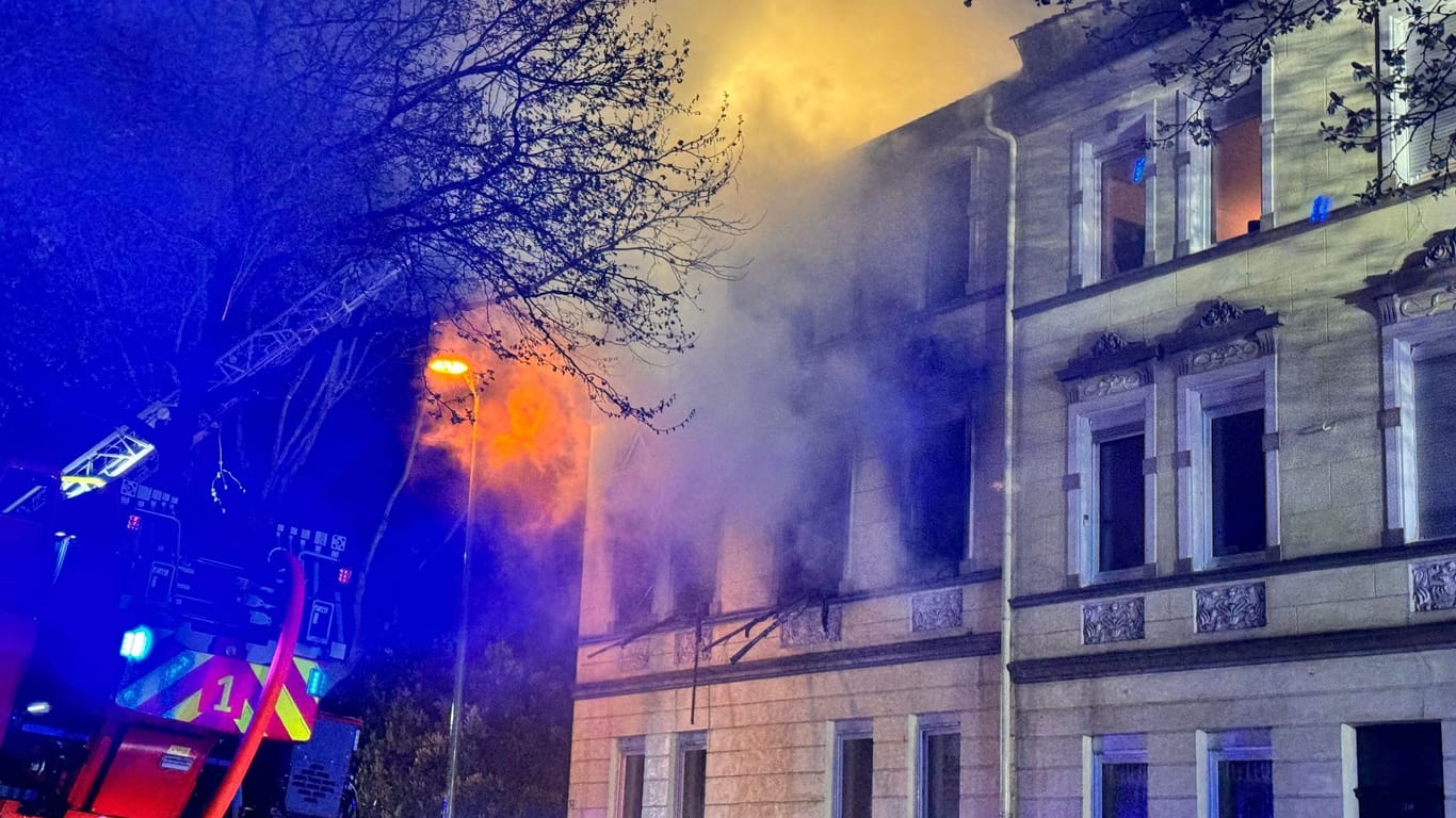 Brand in Gelsenkirchen: Mehrere Menschen mussten ins Krankenhaus.