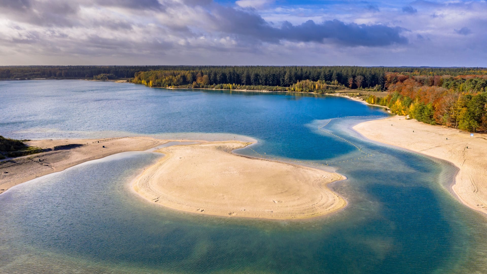 Der Badesee 't Nije Hemelriek bietet Karibik-Flair.