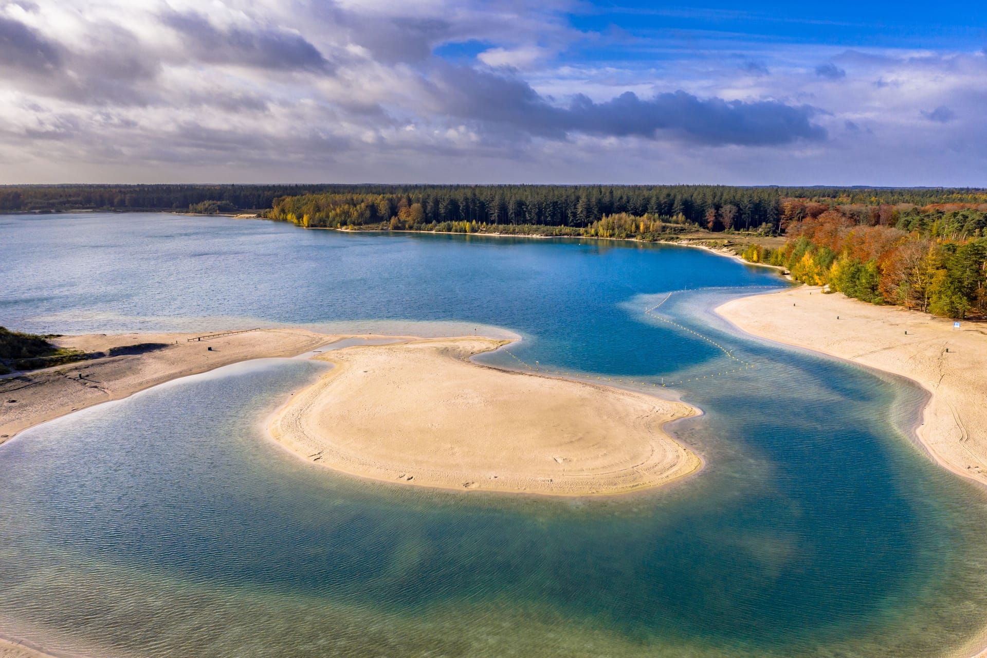 Der Badesee 't Nije Hemelriek bietet Karibik-Flair.