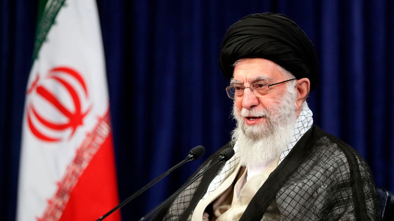 Ajatollah Ali Chamenei (Archivbild): Das Mullah-Regime im Iran hat Israel direkt angegriffen.