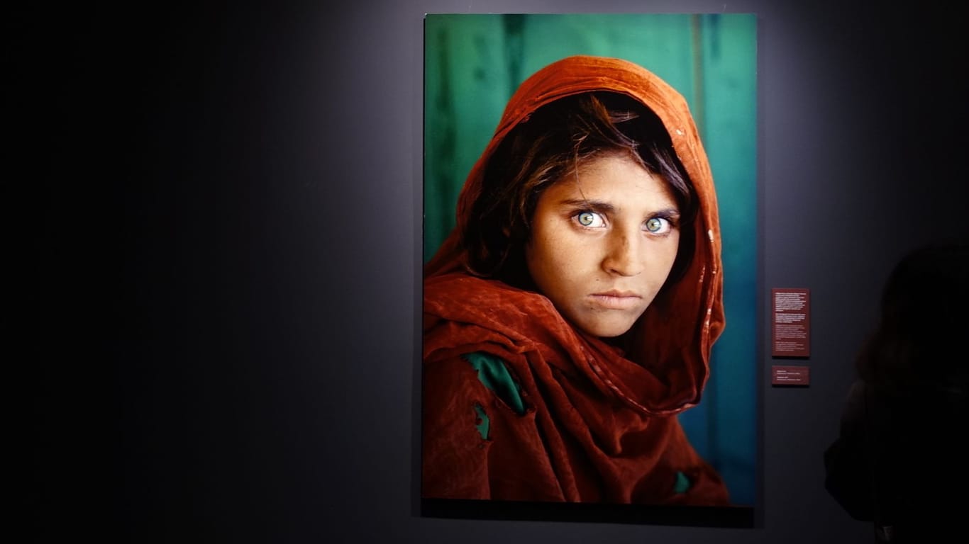 Das weltberühmte Porträt von Sharbat Gula: 17 Jahre kannte der Fotograf ihren Namen nicht.