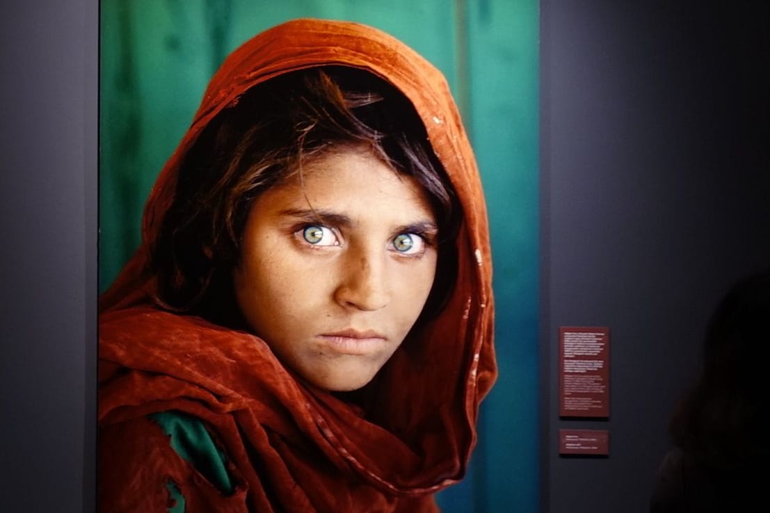 Das weltberühmte Porträt von Sharbat Gula: 17 Jahre kannte der Fotograf ihren Namen nicht.