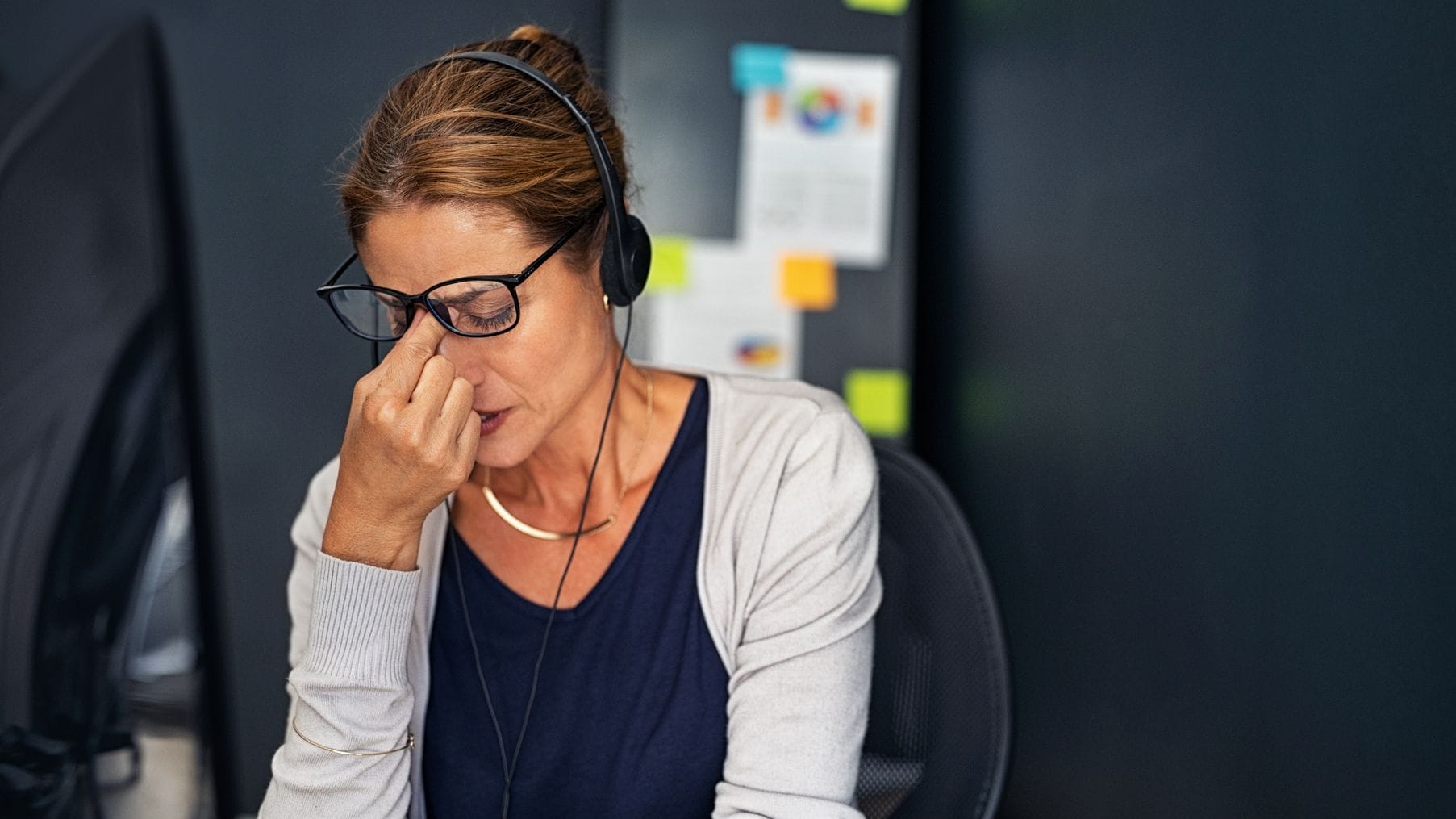 Überforderung am Arbeitsplatz: Wer nicht mehr in der Lage ist, mindestens drei Stunden zu arbeiten, kann Erwerbsminderungsrente erhalten.