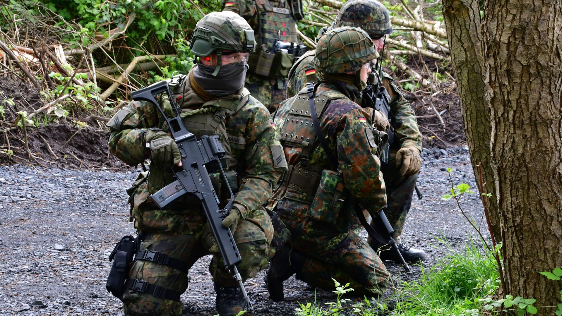 Soldaten beim Training (Symbolbild): Es wird über die Wiedereinführung einer Wehrpflicht diskutiert.