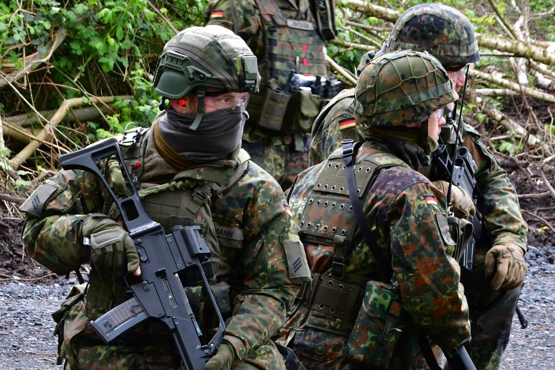 Soldaten beim Training (Symbolbild): Es wird über die Wiedereinführung einer Wehrpflicht diskutiert.