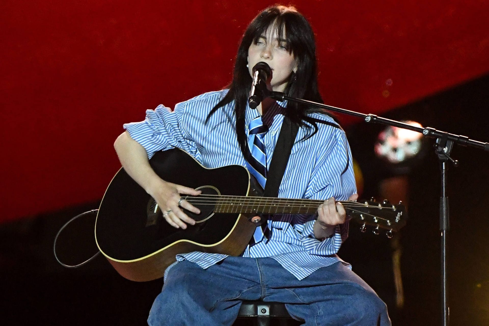 Billie Eilish bei einem Auftritt in Paris (Archivbild): 2025 spielt die 22-Jährige ein Konzert in Hannover.