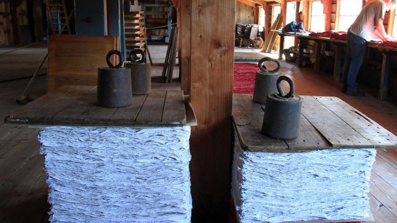 De Schoolmeester gilt als letzte Wind-Papiermühle weltweit.