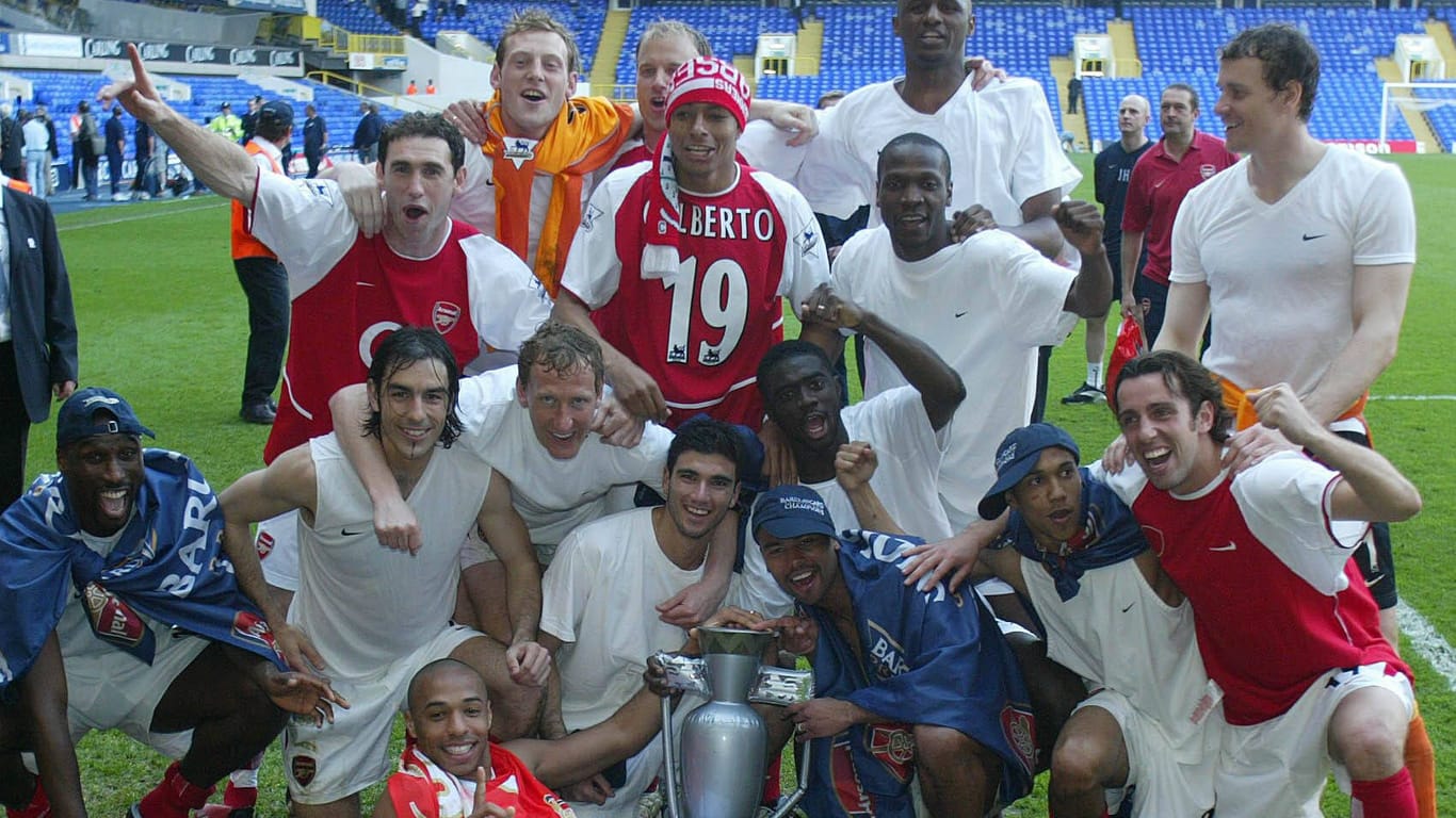 2004 wurde Arsenal englischer Meister: Ausgerechnet an der White Hart Lane feierte die Mannschaft nach einem 2:2 gegen Tottenham den Titel.