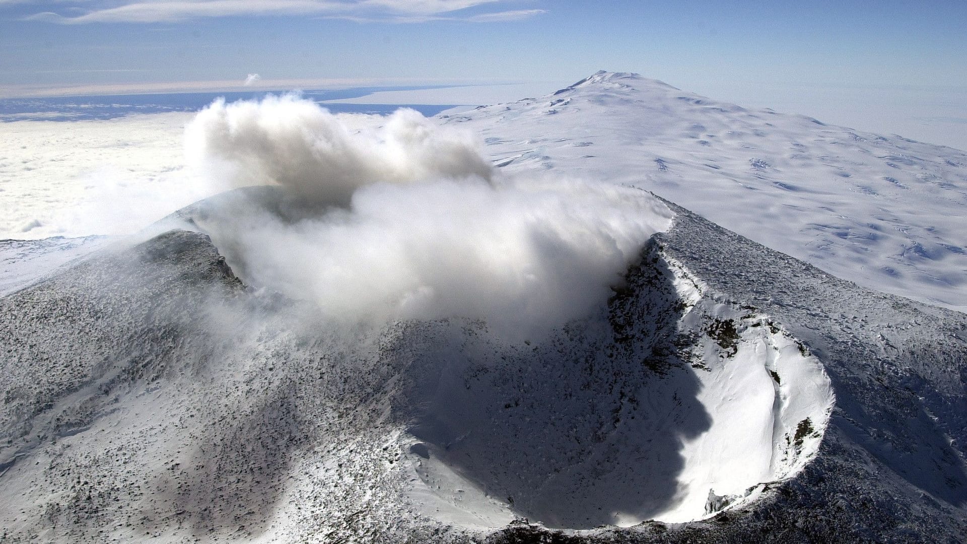 Der Mount Erebus in der Antarktis: Der Vulkan spuckt täglich kristallisiertes Gold aus.