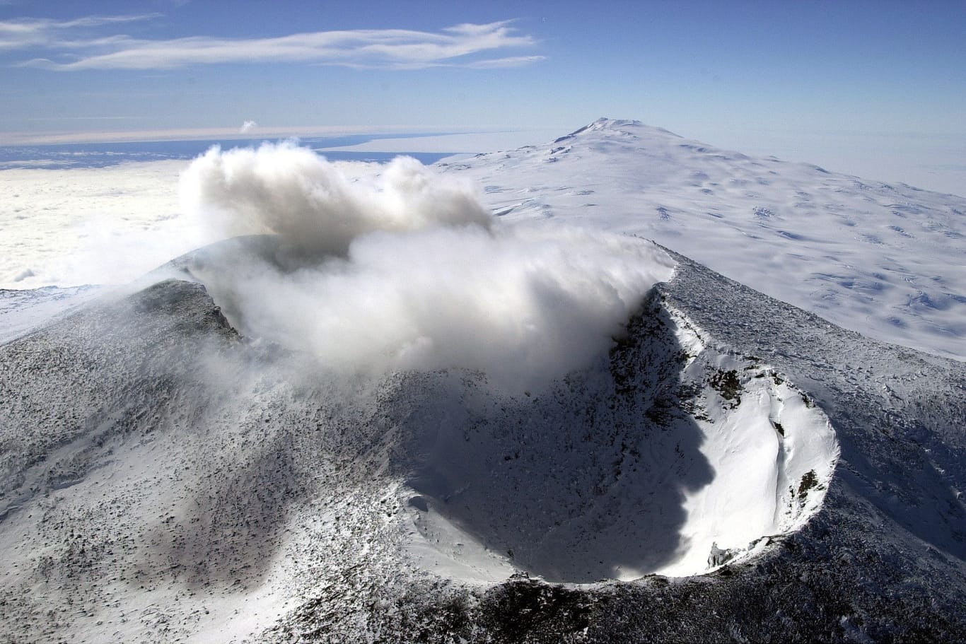Der Mount Erebus in der Antarktis: Der Vulkan spuckt täglich kristallisiertes Gold aus.
