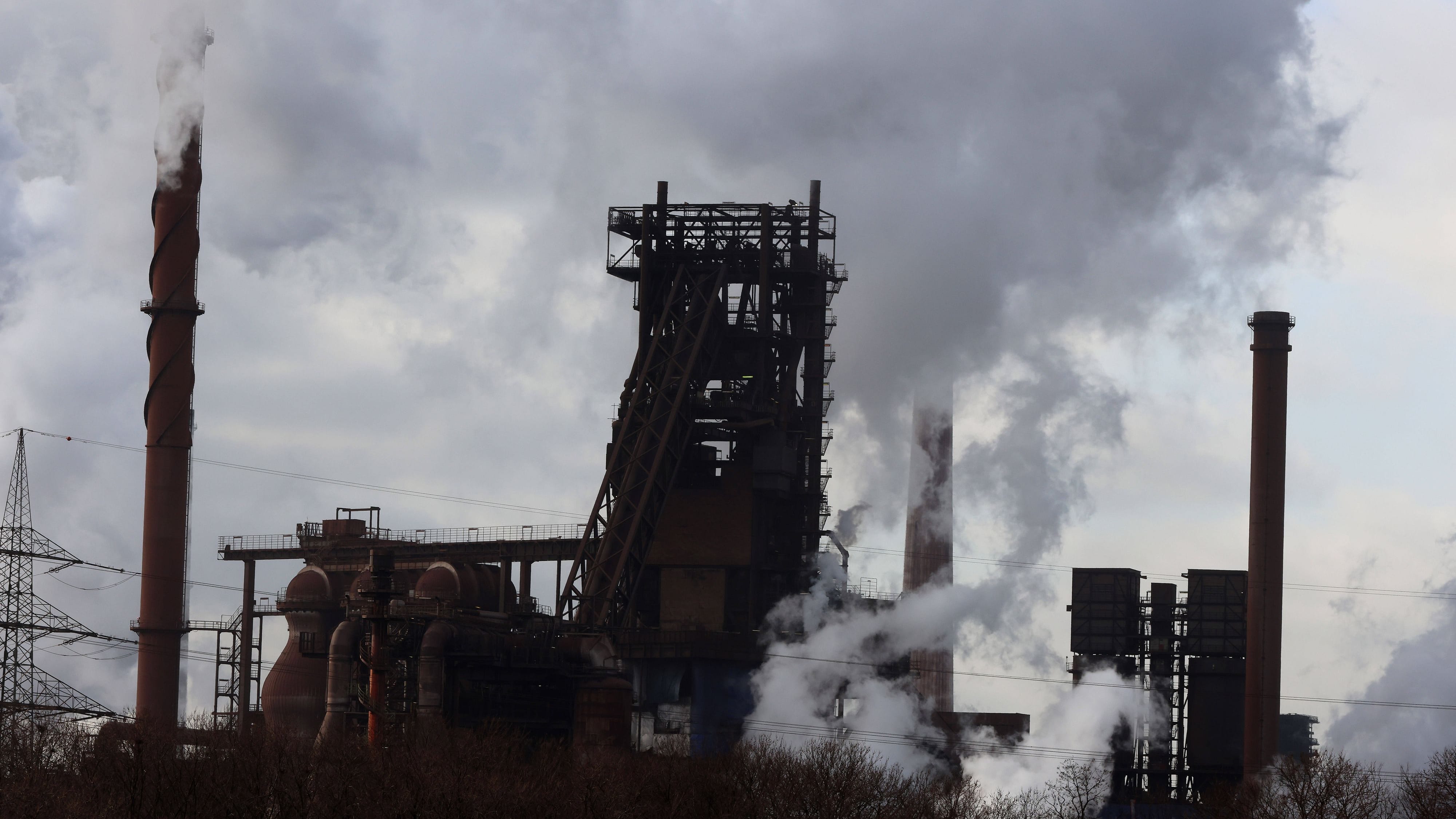 Paukenschlag bei Thyssenkrupp: Konzern senkt Produktion – die Branche bangt
