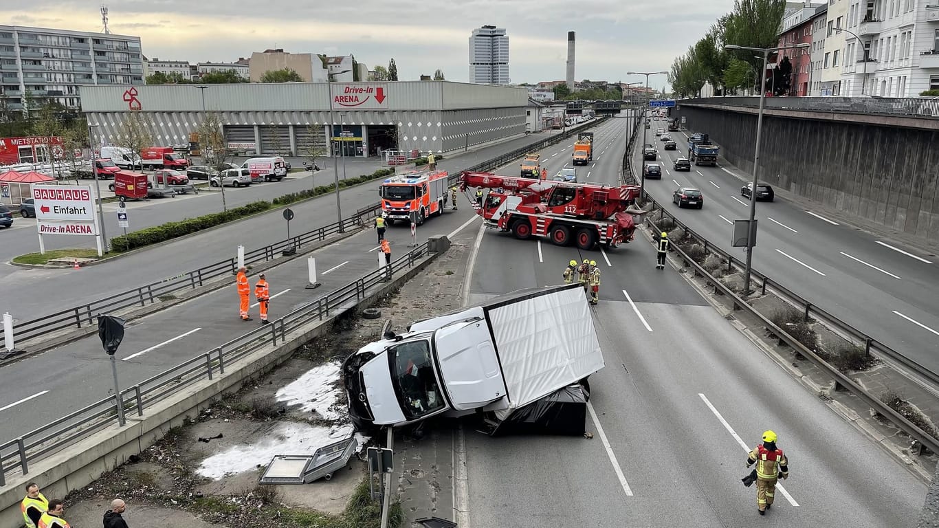 Unfall Kleintransporter A100 Kurfürstendamm.