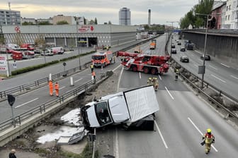 Unfall Kleintransporter A100 Kurfürstendamm.