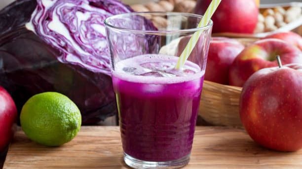 Ob roh, gekocht oder als Saft: Rotkohl gilt als sehr gesund und ist vielseitig einsetzbar.