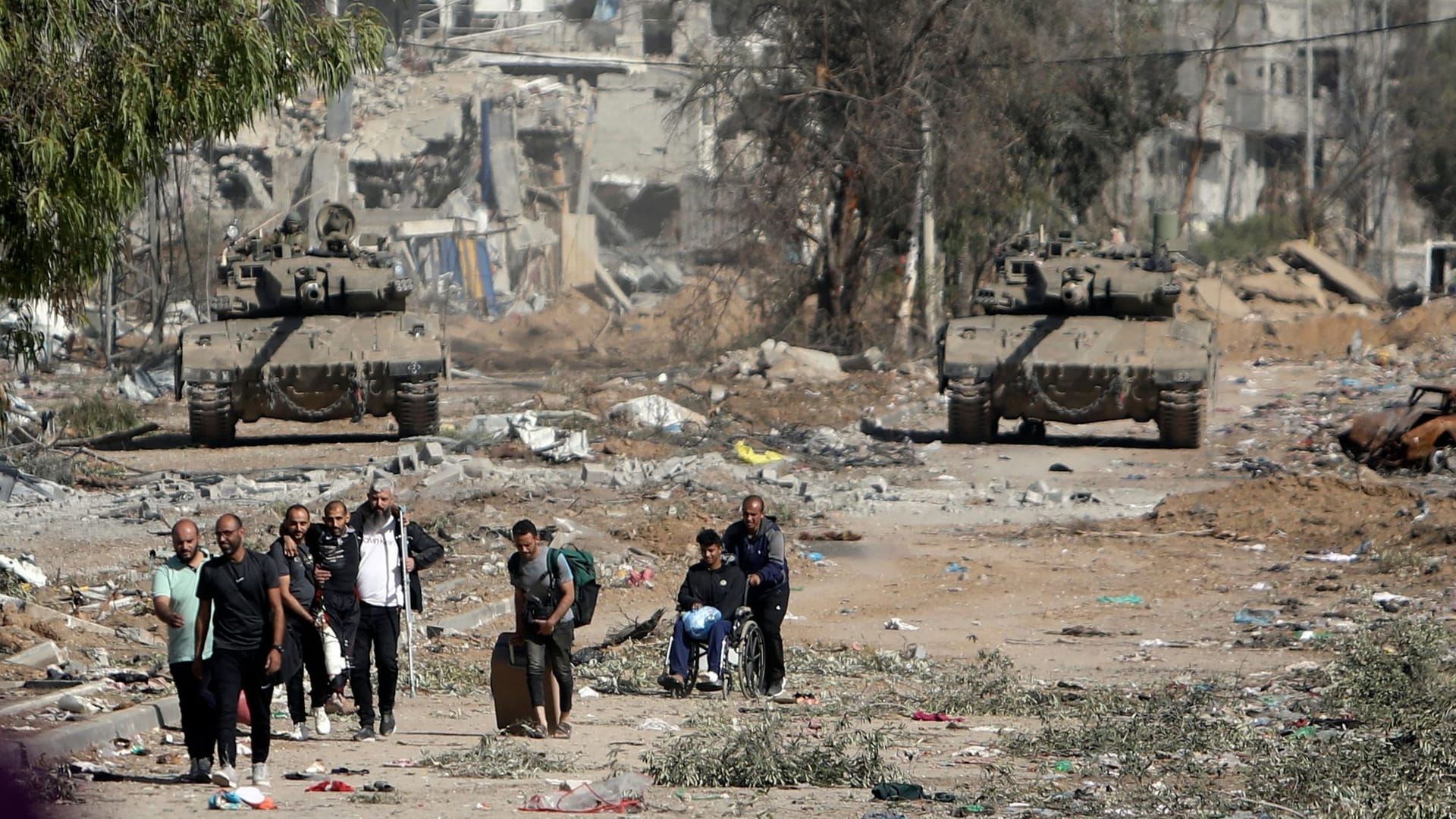 Zivilisten fliehen innerhalb des Gazastreifens vor Kämpfen und Bombardements: Aber sichere Zufluchtsorte gibt es kaum.