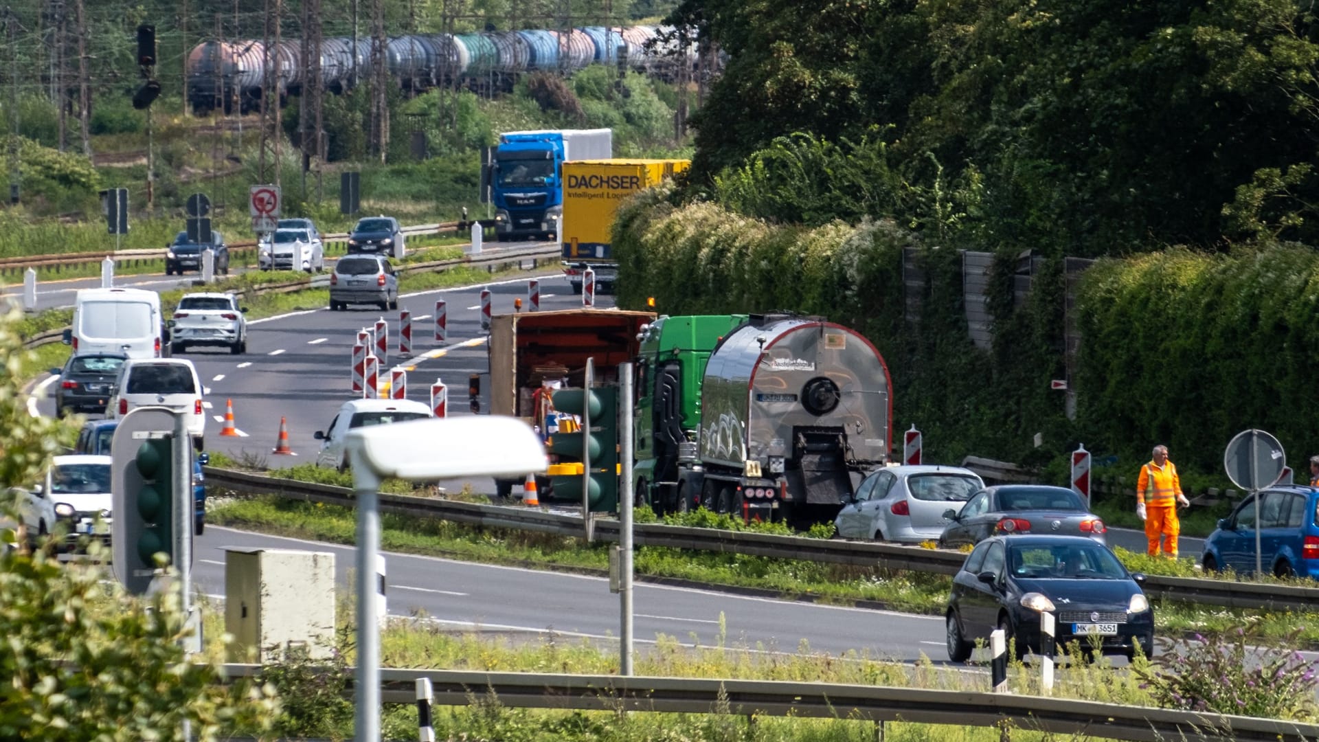 A42 bei Gelsenkirchen-Schalke (Archivfoto): Hier muss wochenlang saniert werden. A42 bei Gelsenkirchen-Schalke (Archivfoto): Hier muss wochenlang saniert werden.