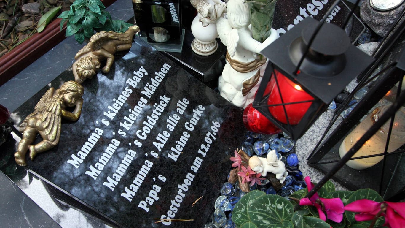 Hunde-Grab auf dem Bremer Tierfriedhof (Archivfoto): Meist haben Tierbesitzer nur einen Ort, an dem sie um ihre geliebten Vierbeiner trauern können.