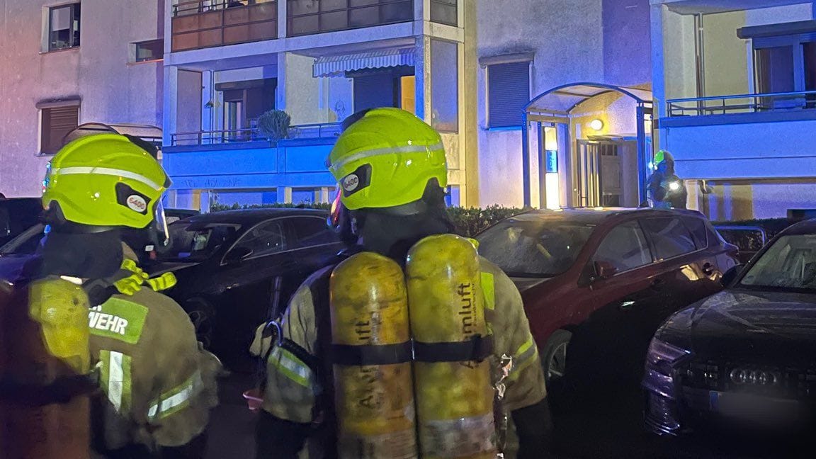 Der Einsatzort: Die Feuerwehr musste eine Person aus einer Brandwohnung retten. Der Einsatzort: Die Feuerwehr musste eine Person aus einer Brandwohnung retten.