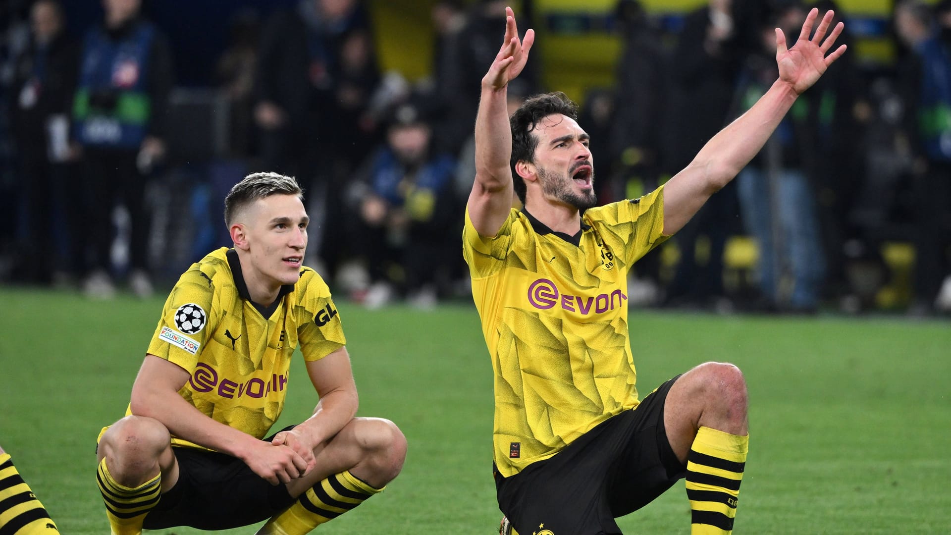 Nico Schlotterbeck (l.) und Mats Hummels: Die Innenverteidigung des BVB steht im Halbfinale der Champions League.